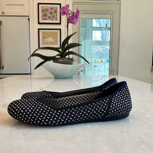Rothy’s size 10 maritime honeycomb flats.